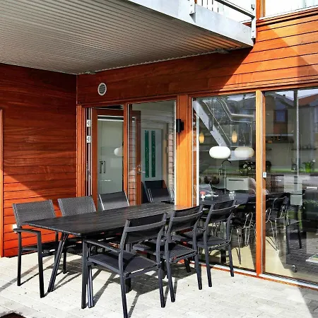 Two-bedroom In 7 *