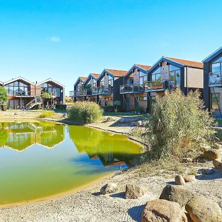 Two-bedroom In 7 Apartment *